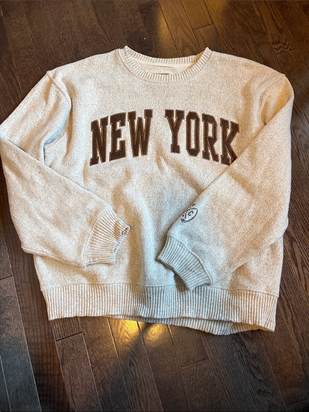 NEW YORK Cream Crewneck Sweater